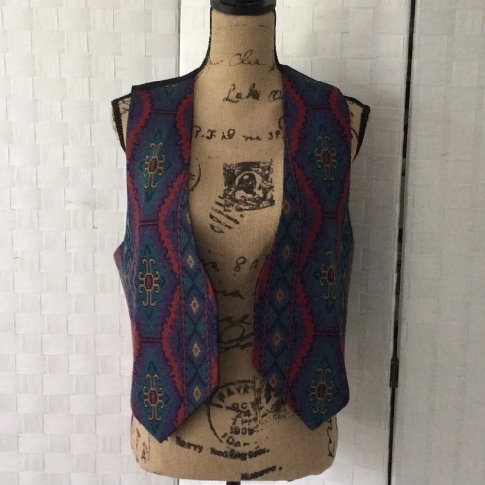 Ann Loy Original Vest Beautiful colors green red and lavender size M NWOT #379
